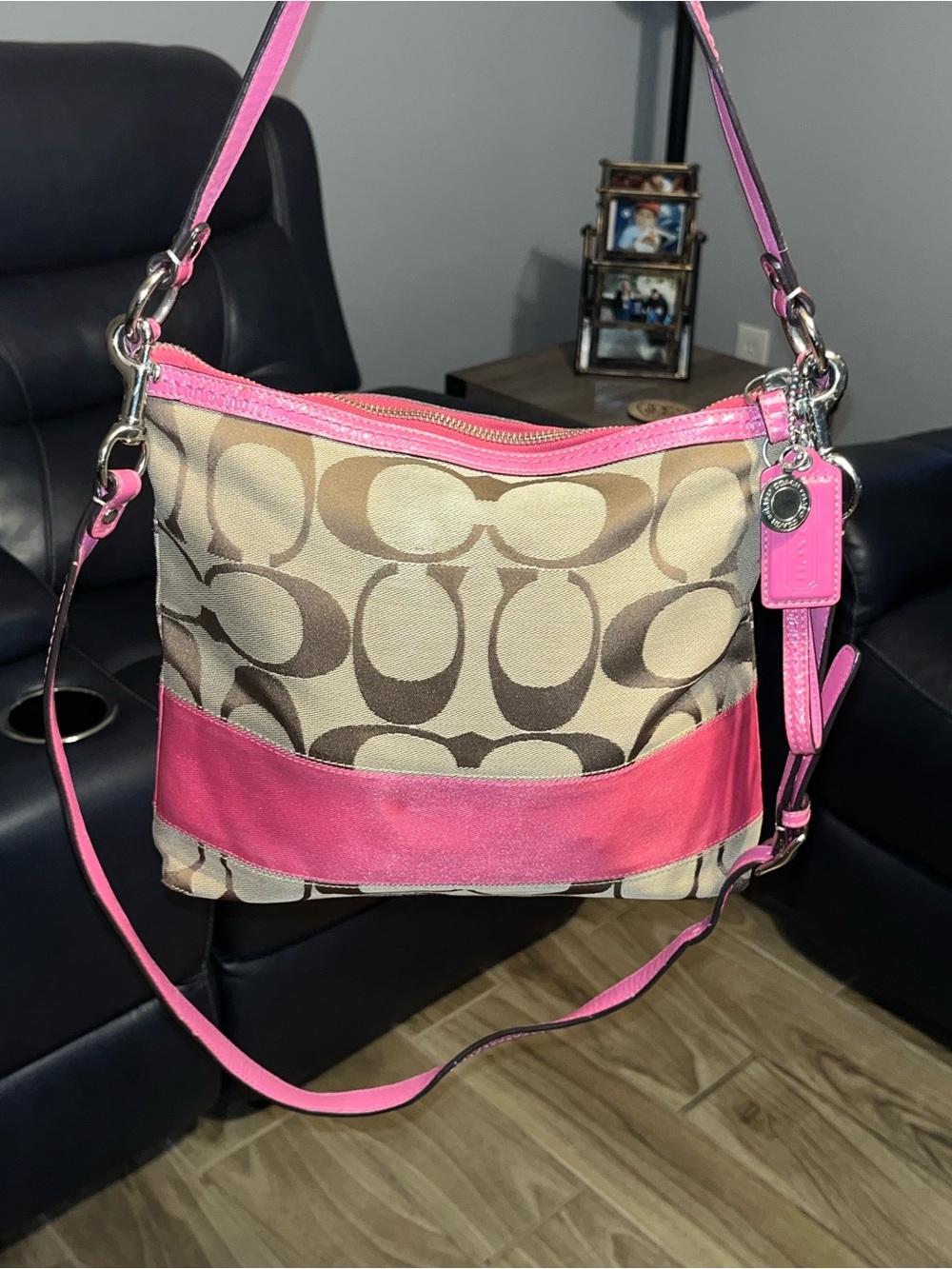 Coach Beige Signature Canvas Shoulder Bag with Pink Leather Trim - Picture 4 of 16